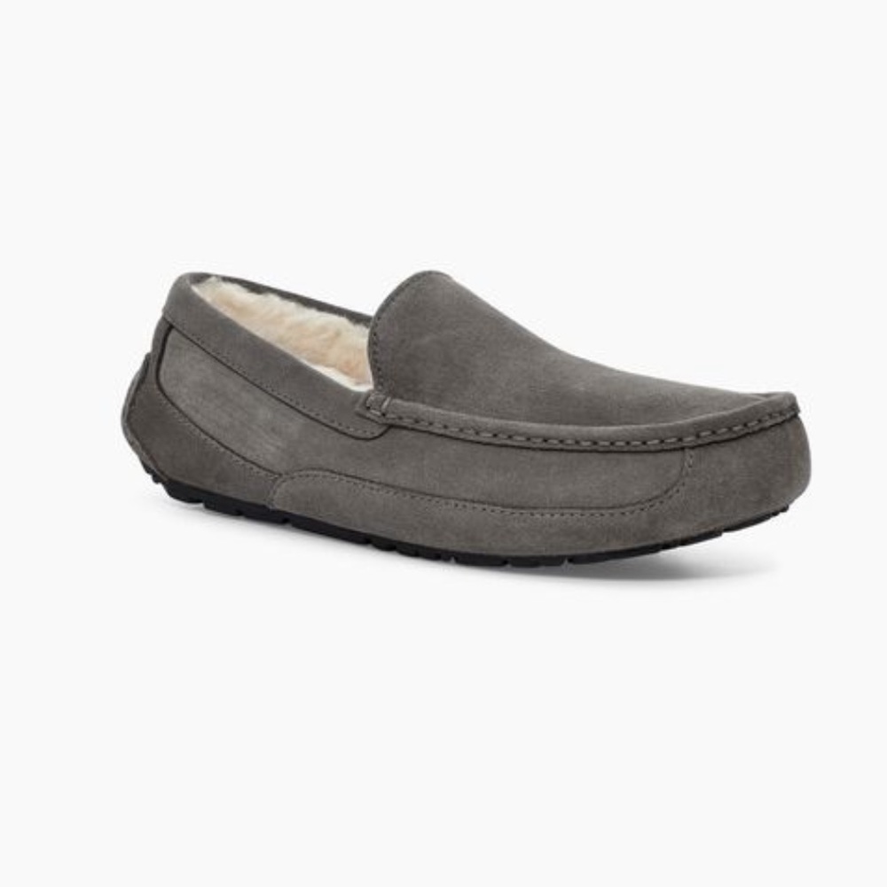 UGG Mens Ascot Slipper Size 9 Grey